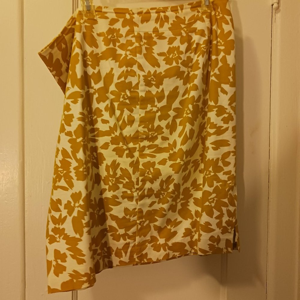 LOFT floral pencil skirt Size 14